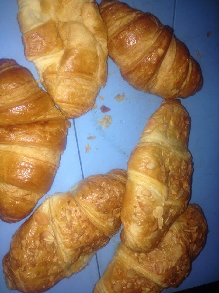 We got a selection of almond croissants and normal croissants!