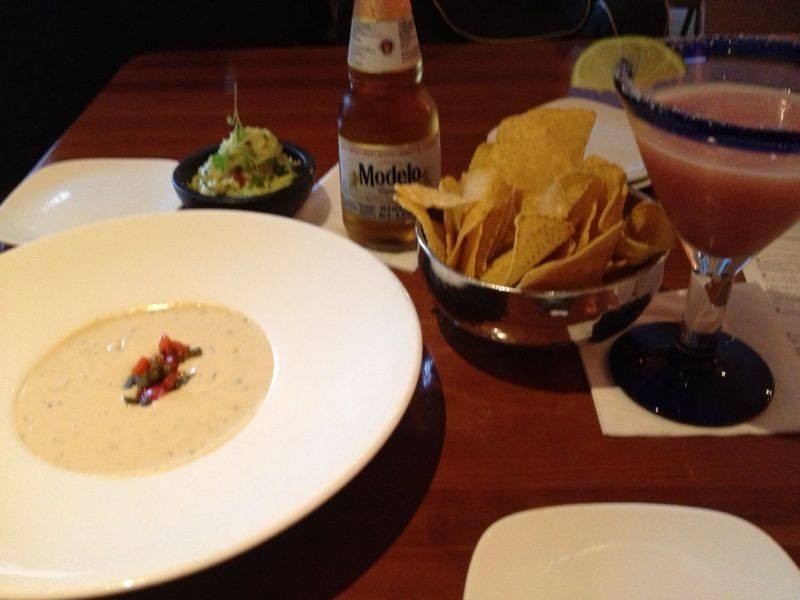 Chilli con quesos and guacamole