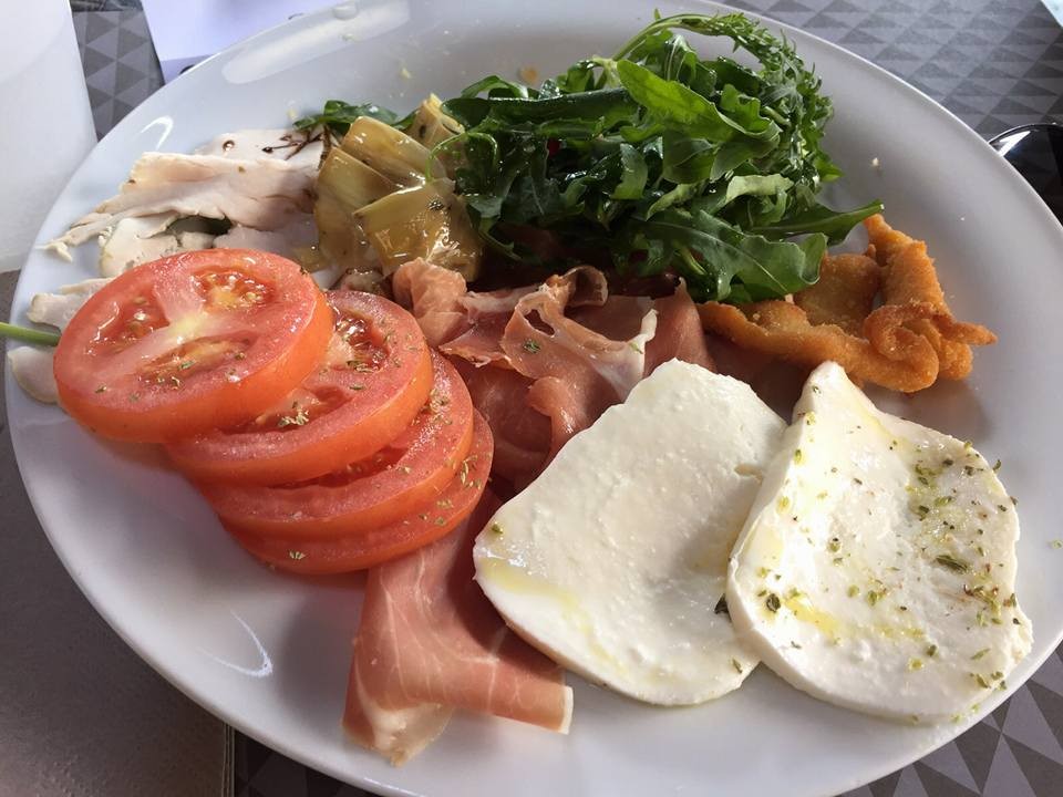 Parma Ham and Caprese Salad (with some artichokes thrown in) - yum.